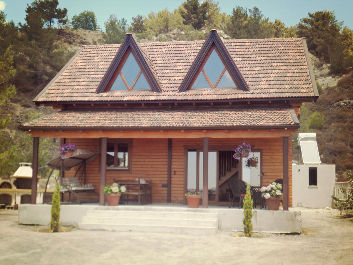 Timber Log House * Agros